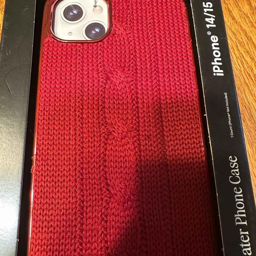 Red iPhone 14/15 Knitted Case